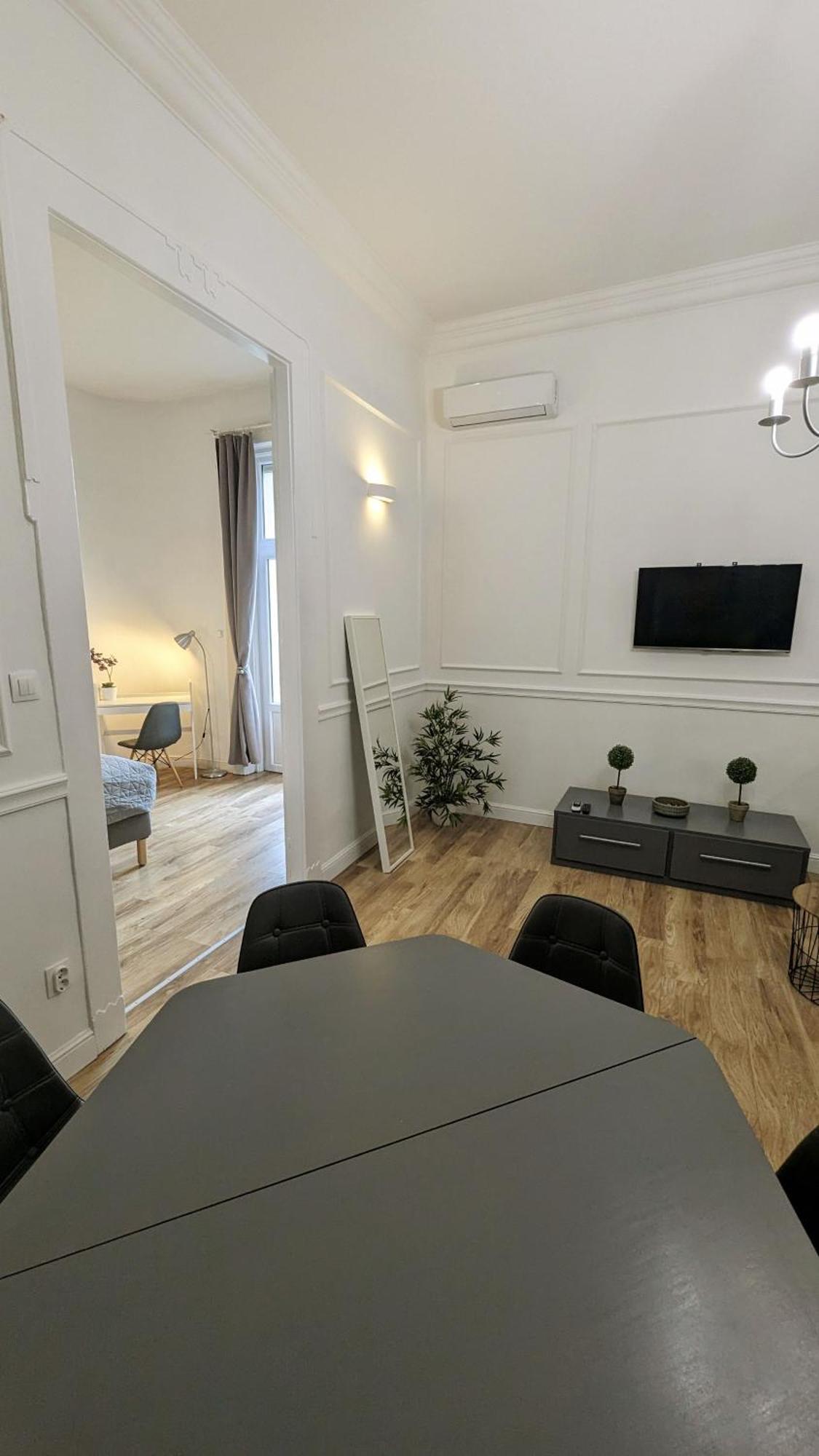3 Room Apartment In The Beautiful Street Budapest Bagian luar foto