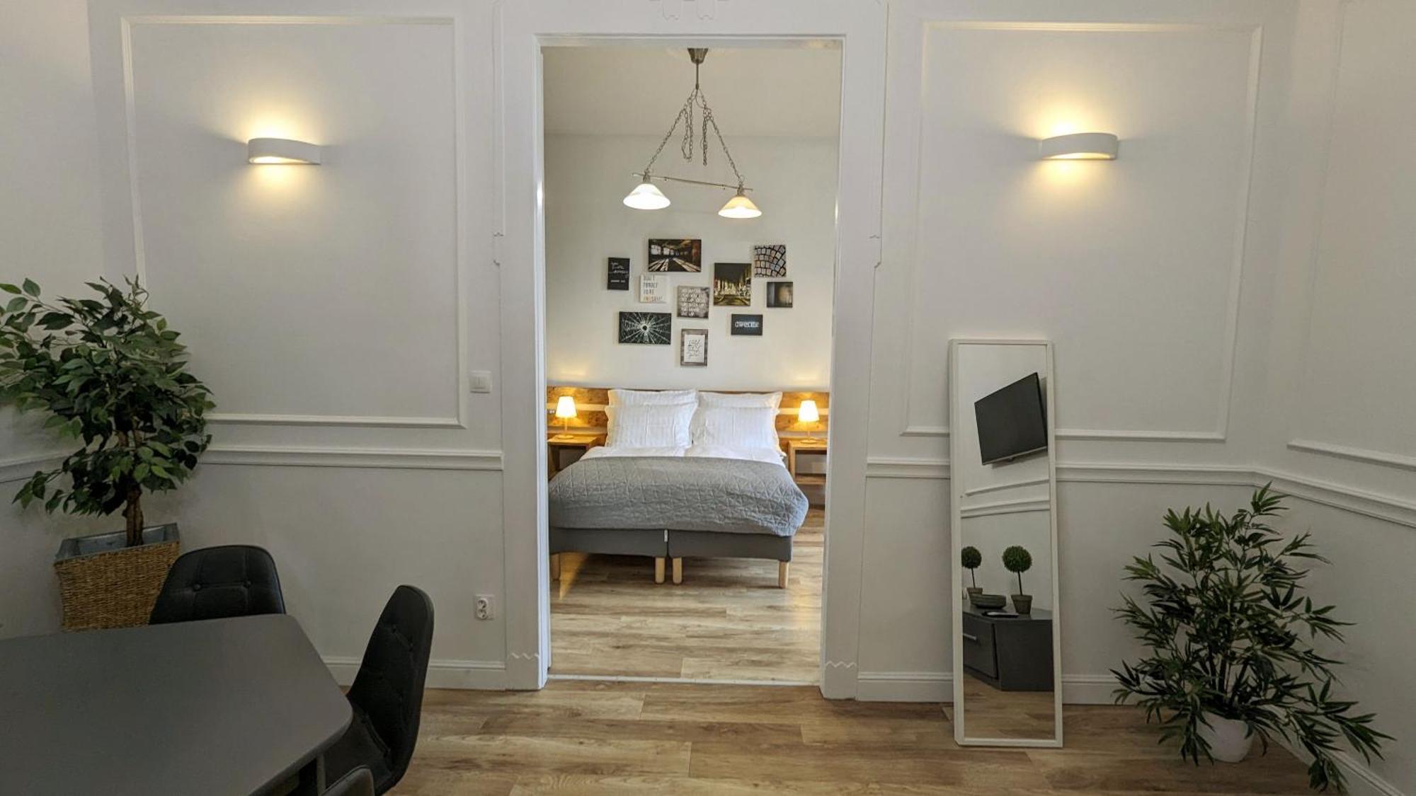 3 Room Apartment In The Beautiful Street Budapest Bagian luar foto