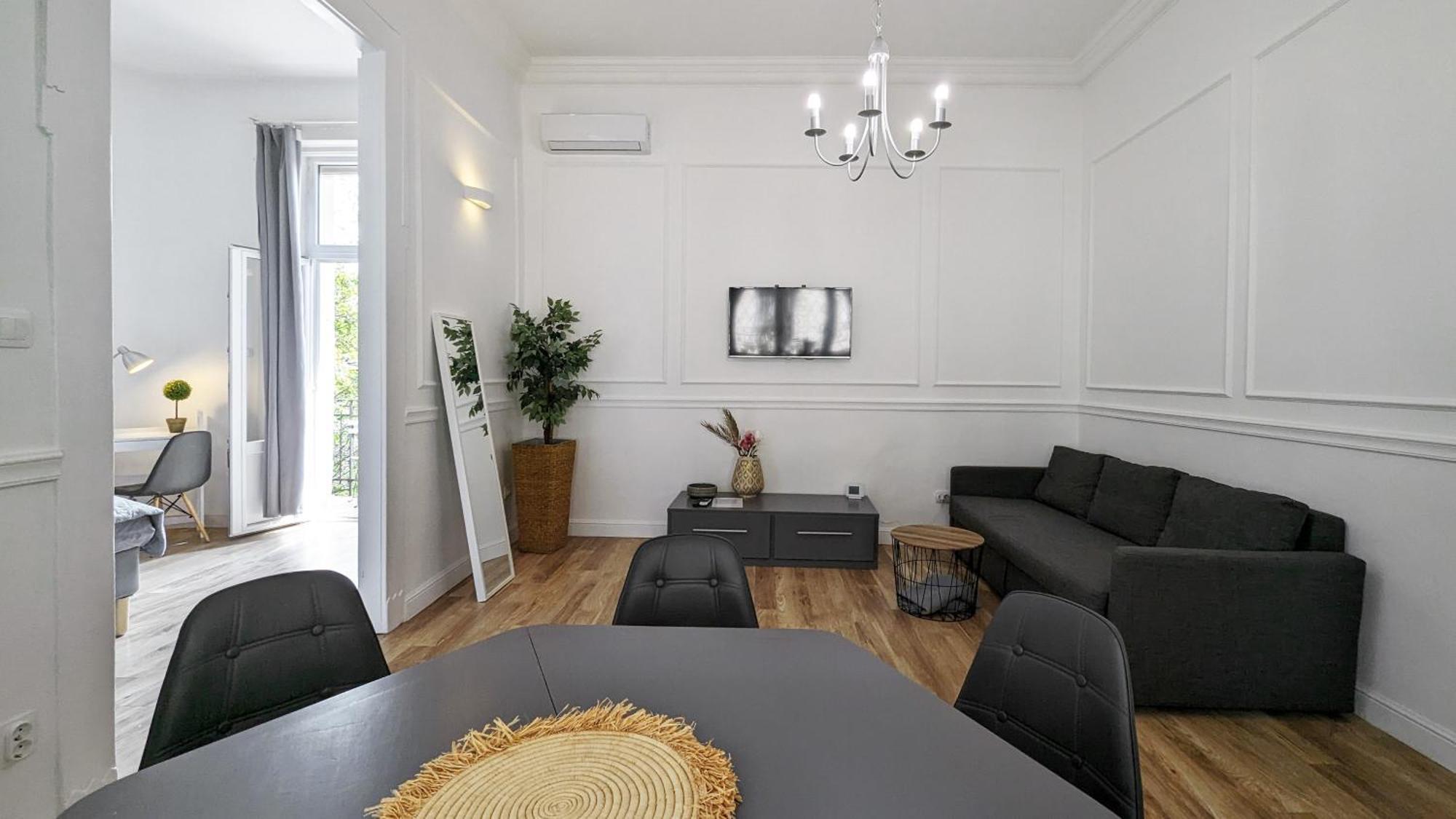 3 Room Apartment In The Beautiful Street Budapest Bagian luar foto
