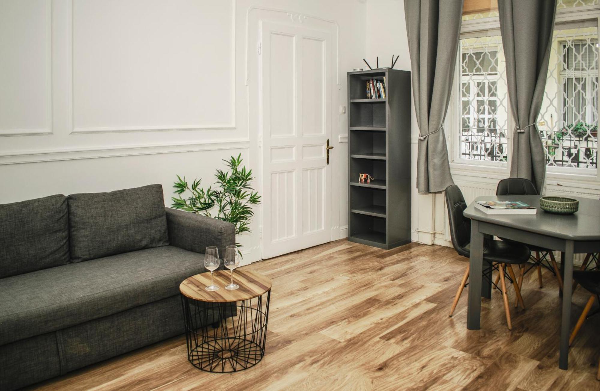 3 Room Apartment In The Beautiful Street Budapest Bagian luar foto
