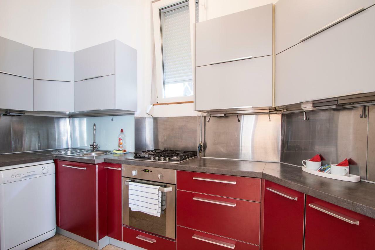 3 Room Apartment In The Beautiful Street Budapest Bagian luar foto